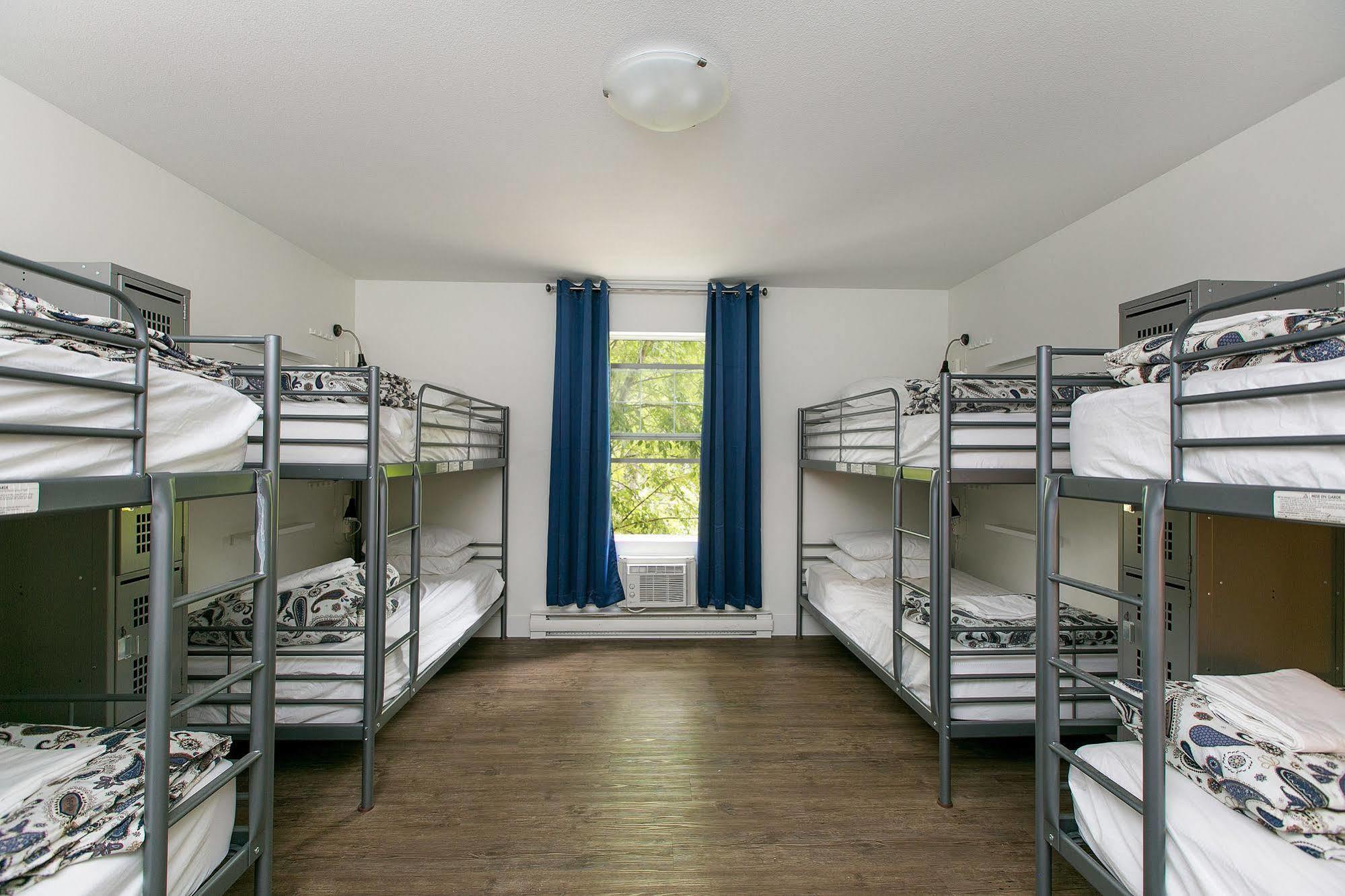 เซมซัน เคโลว์นา Hostel ภายนอก รูปภาพ