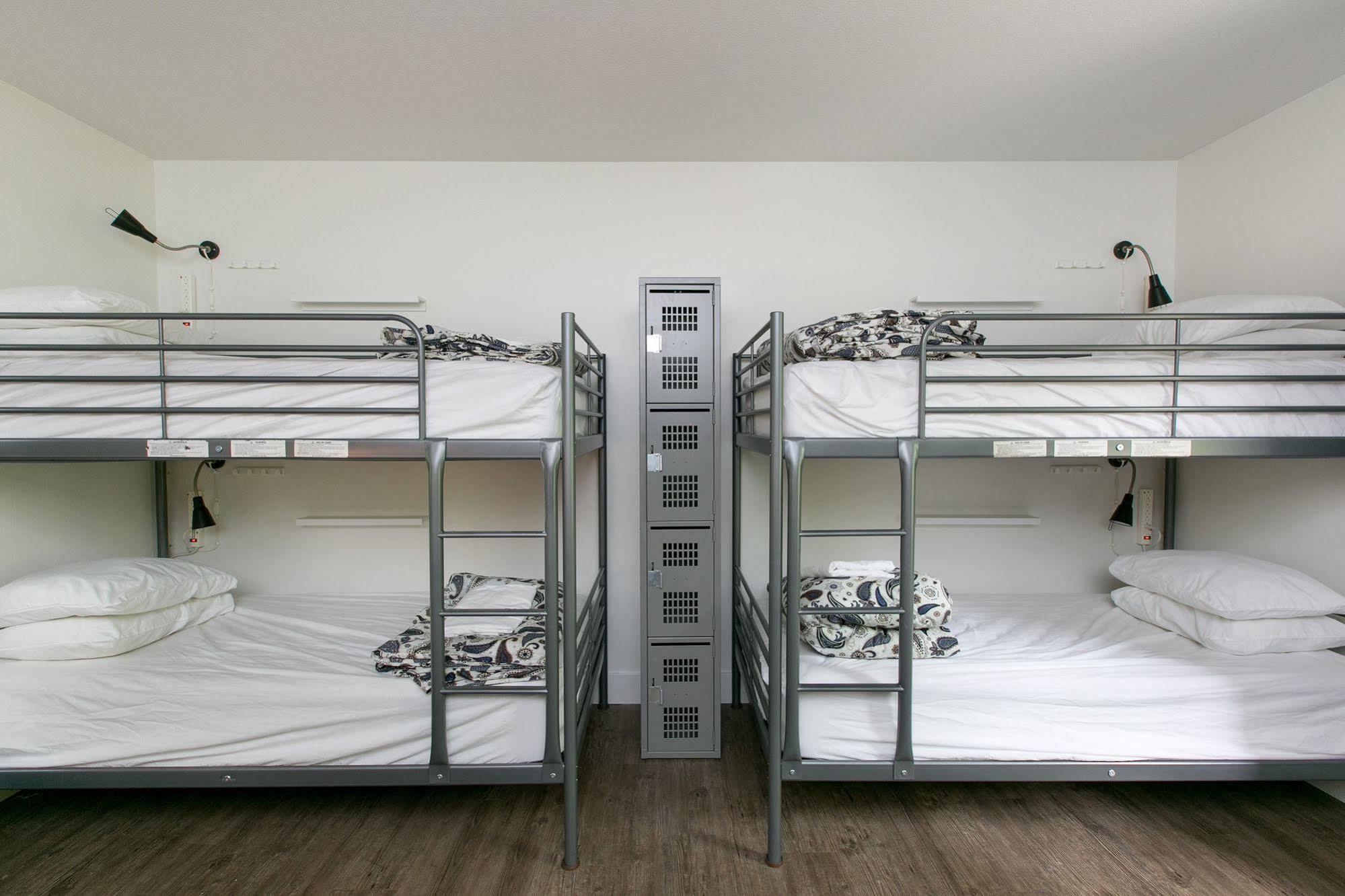 เซมซัน เคโลว์นา Hostel ภายนอก รูปภาพ